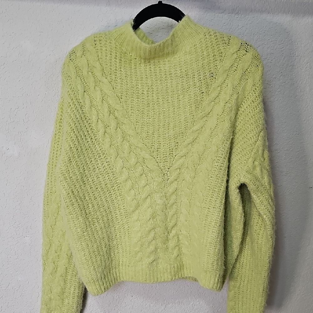 Universal Thread Soft Yellow Cable Knit Turtleneck Sweater
